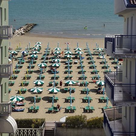Appartamenti Emma 4 Leoni Каорле Экстерьер фото